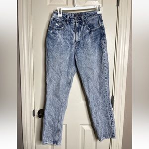 Abercrombie and Fitch curve love ,high rise mom jean size 2R, 26 inch waist